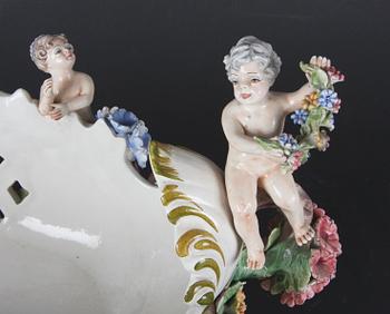 JARDINIERE, flintgods, rokokostil.
Proveniens: Git Gay.