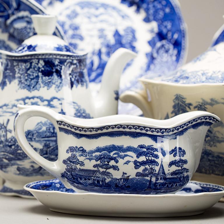 A "Blått landskap" Arabia eartheware dinner service.