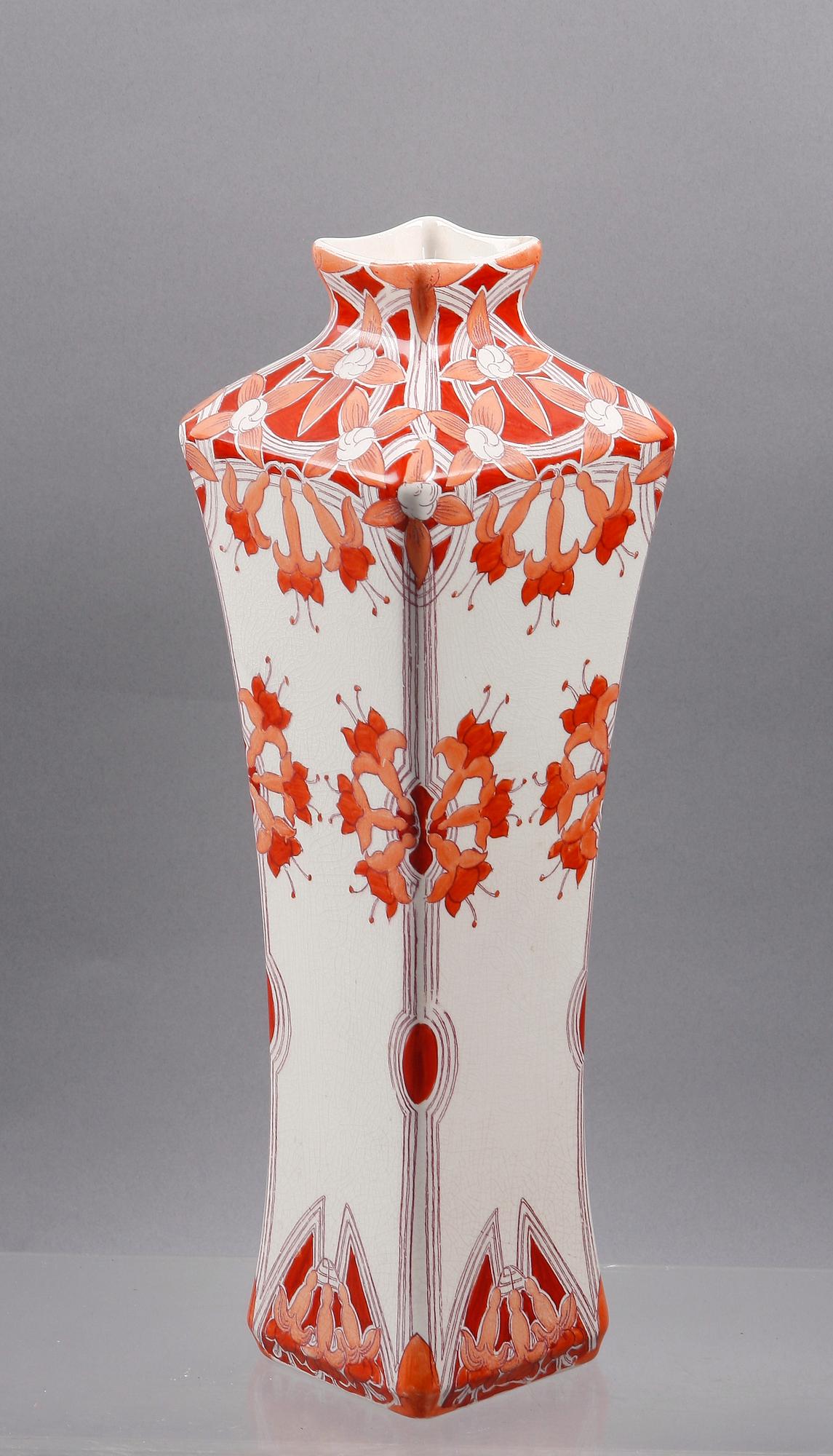 VAS, porslin, jugend, Alf Wallander, Rörstrand. 1900-talets början.