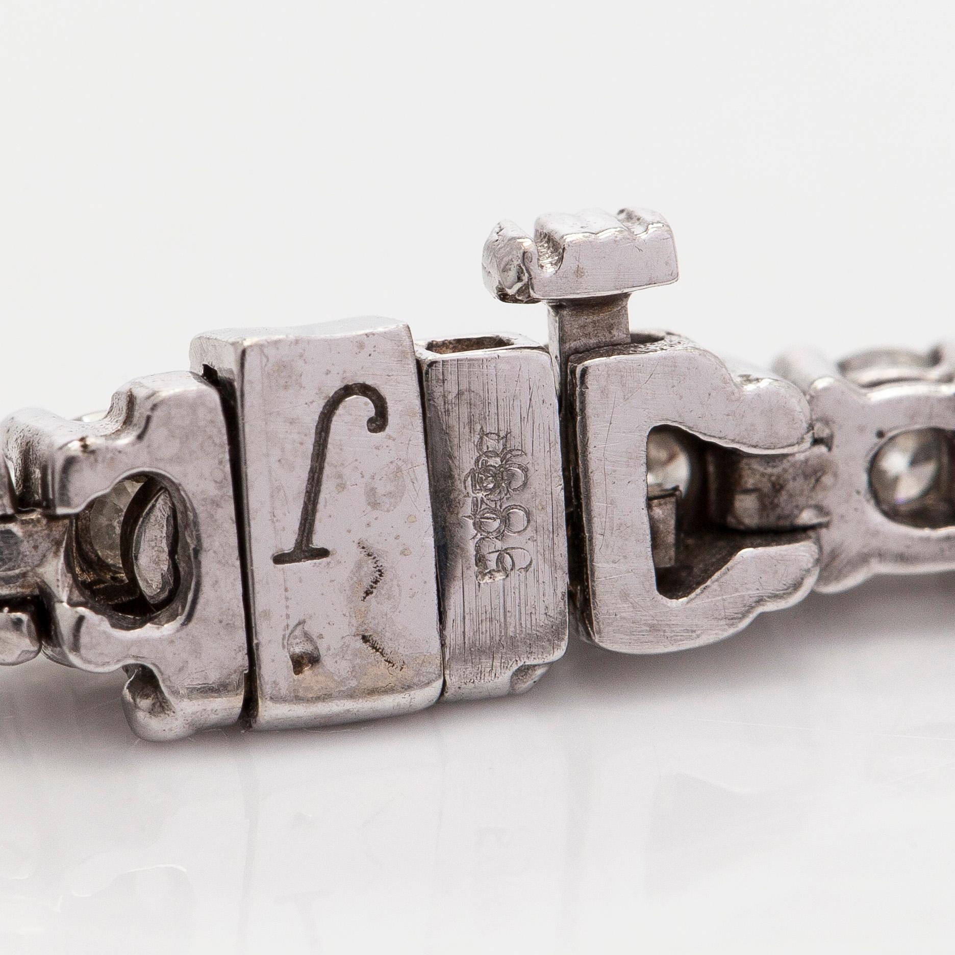 Tennisarmband, 14K vitguld och briljantslipade diamanter.