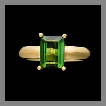 A RING, 18K gold, emerald cut green tourmaline. Weight c. 7.0 g.