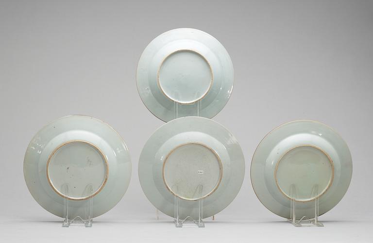 A set of four porcelaine dinner plates, Qing dynasty, Qianlong (1736-95).