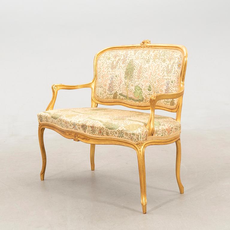 Soffa samt fåtölj Louis XV-stil 1900-talets första hälft.