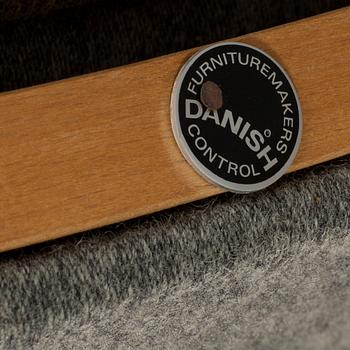 HANS J. WEGNER, karmstol, "AP16", AP-stolen, Hans J. Wegner. Danmark.