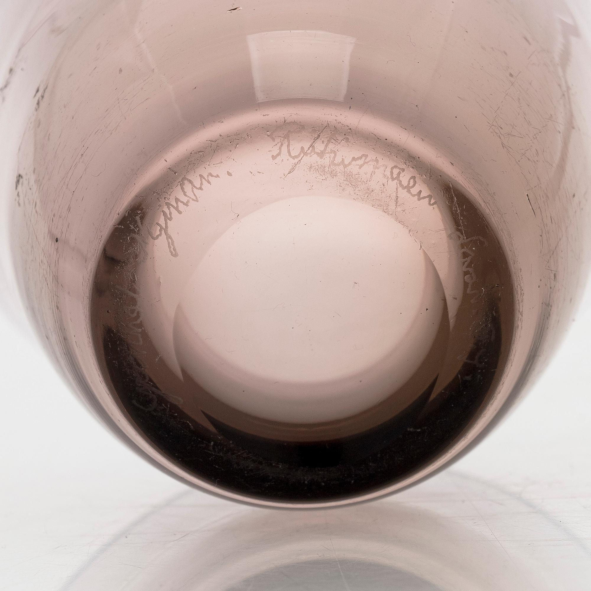 Gunnel Nyman, skål, modell 38 / 11123, signerad Gunnel Nyman Riihimäen Lasi Oy. Formgiven 1938.