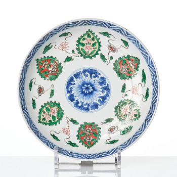 Skål samt fat, porslin. Qingdynastin, Kangxi (1662-1722).