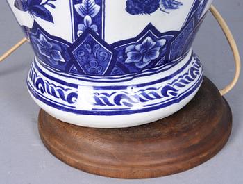 BORDSLAMPA, porslin, Delft, Holland, 1900-tal.