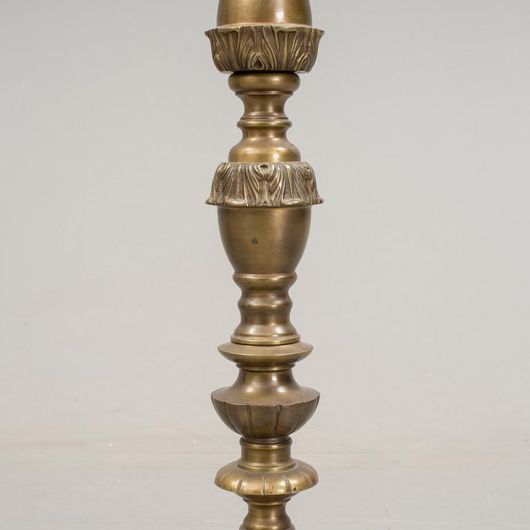 a early 20h Century brass floor lamp.