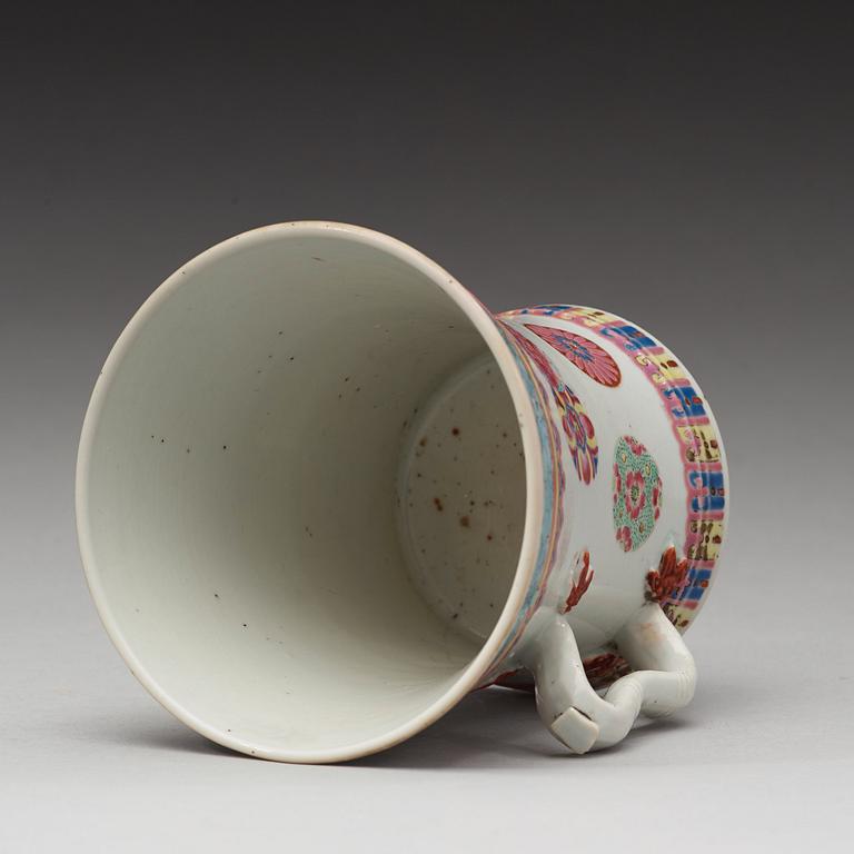 MUGG, kompaniporslin. Qingdynastin, 1800-tal.