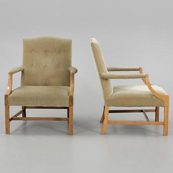 KARMSTOLAR, ett par, möjligen svenskt tenn, omkr 1900-talets mitt.