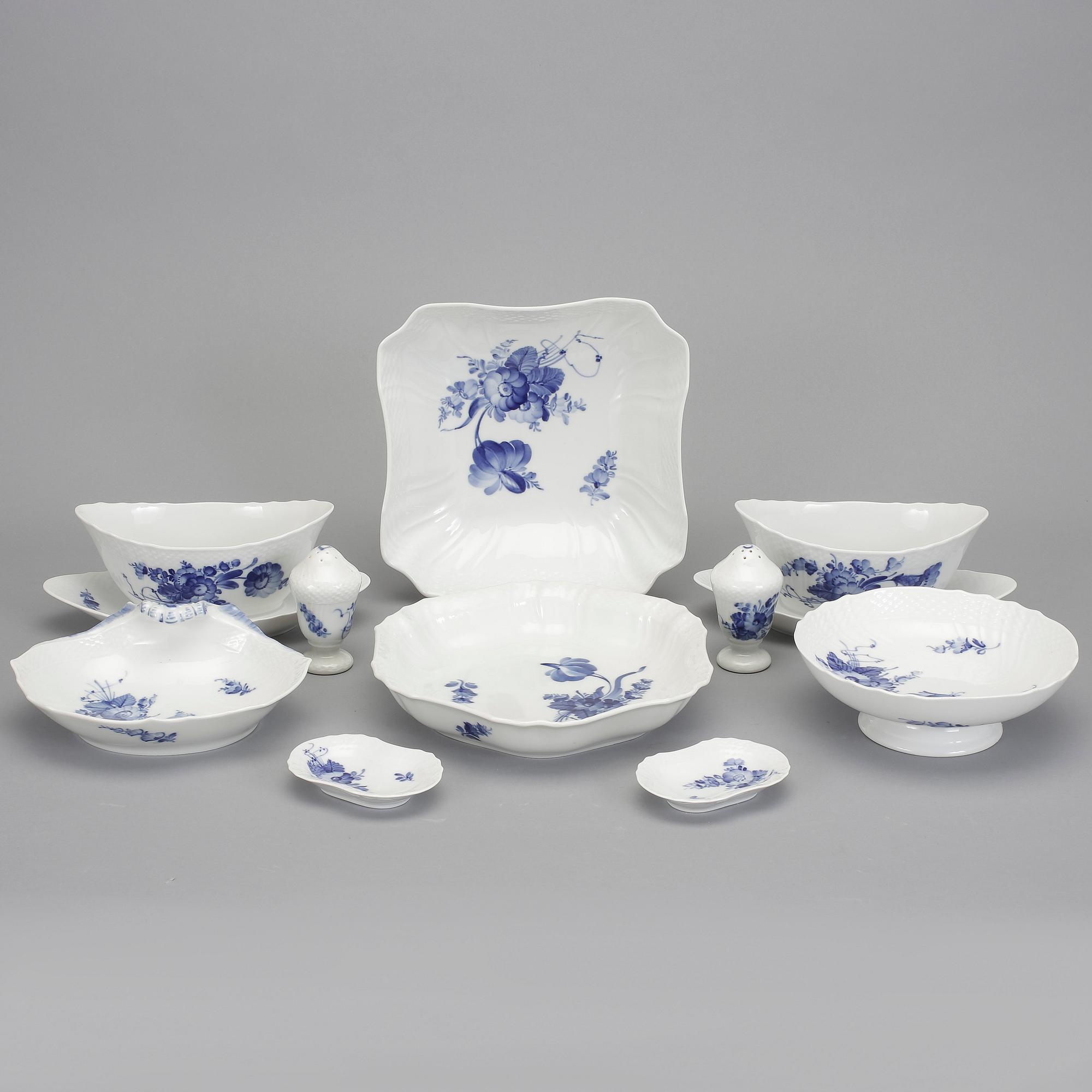 SERVISPORSLIN, porslin, 82 delar, "Blå Blomst" Royal Copenhagen, Danmark.