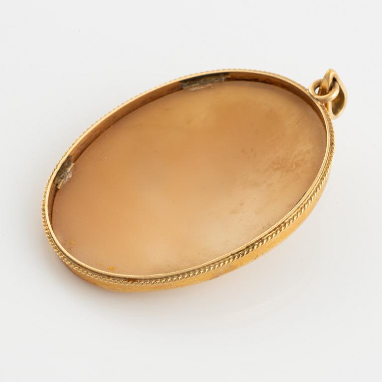 Carved shell cameo pendant.