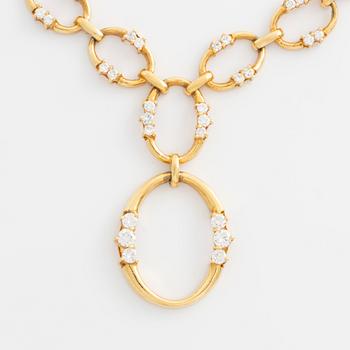 An 18K gold necklace set with round brilliant-cut diamonds.