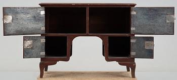 SIDEBOARD/SKÄNK, rokokostil, troligen delvis 1700-tal.