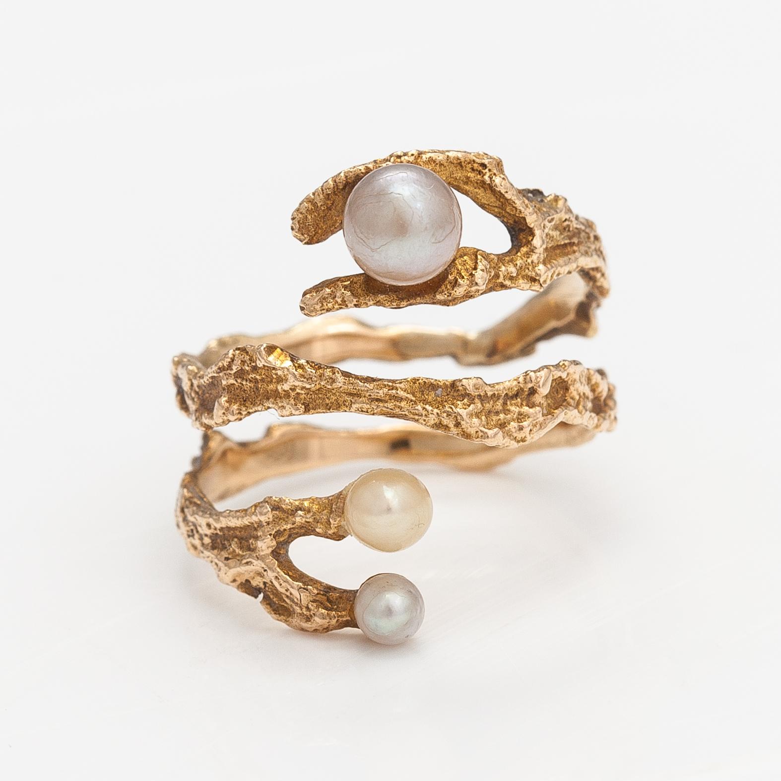 Björn Weckström, A 14K gold ring "Octobus" with cultured pearls. Lapponia 1971.