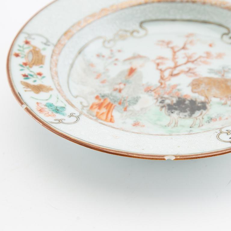A Chinese porcelain plate, Qing dynasty, Yongzheng (1723-35).