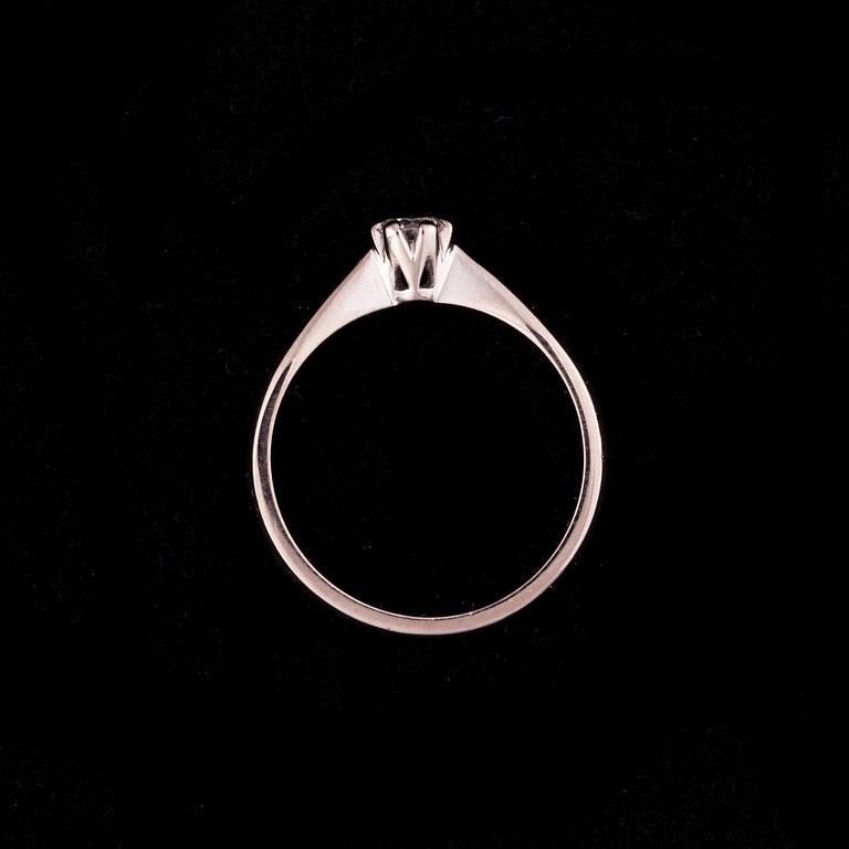 RING, vitguld 18K, diamant 0,15 ct. Vikt 2,7 g.
