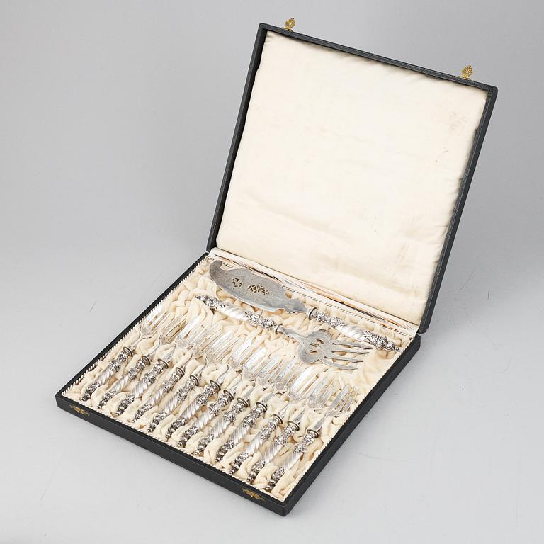 A German late 19th century / early 20th century 14 piece silver dessert cutlery.