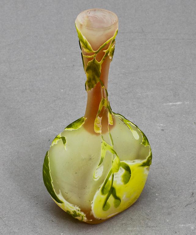 VAS, glas, Emile Gallé, Frankrike, jugend, 1900-talets första hälft, sign Gallé med stjärna.