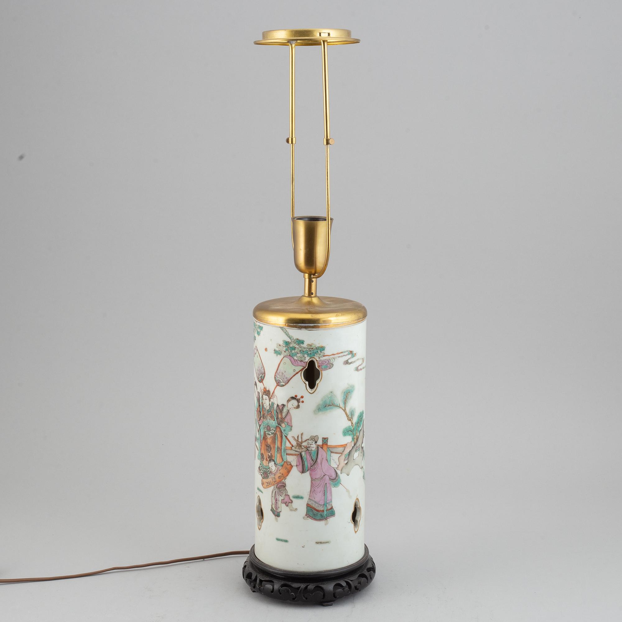 A famille rose figural hat stand, turned into a table lamp, Qing dynasty, 19th century.