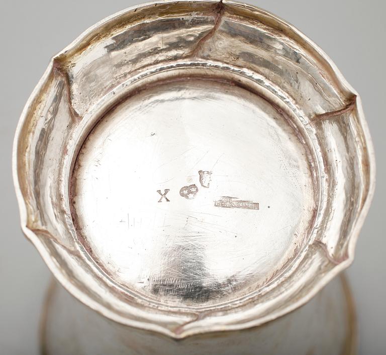 BÄGARE, silver, Lars Peter Gröndahl, Stockholm 1780. Vikt ca 430 g.