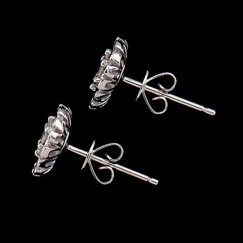 ÖRHÄNGEN, 1 par, 18K vitguld, diamanter tot ca  0.55 ct. Vikt ca 2 g.