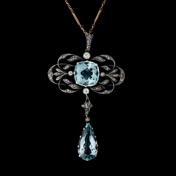 A PENDANT, facetted aquamarines, rose cut diamonds, 14K (56) gold. St Petersburg, early 20th century.