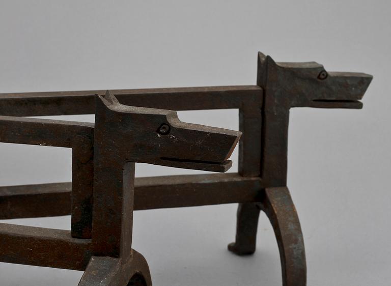 ELDHUNDAR, ett par, smidesjärn, 1900-tal.