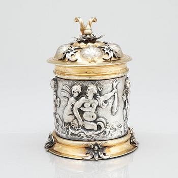 A German 17th century parcel-gilt silver tankard, mark of David Schwestermüller I, Augsburg 1634-1635.