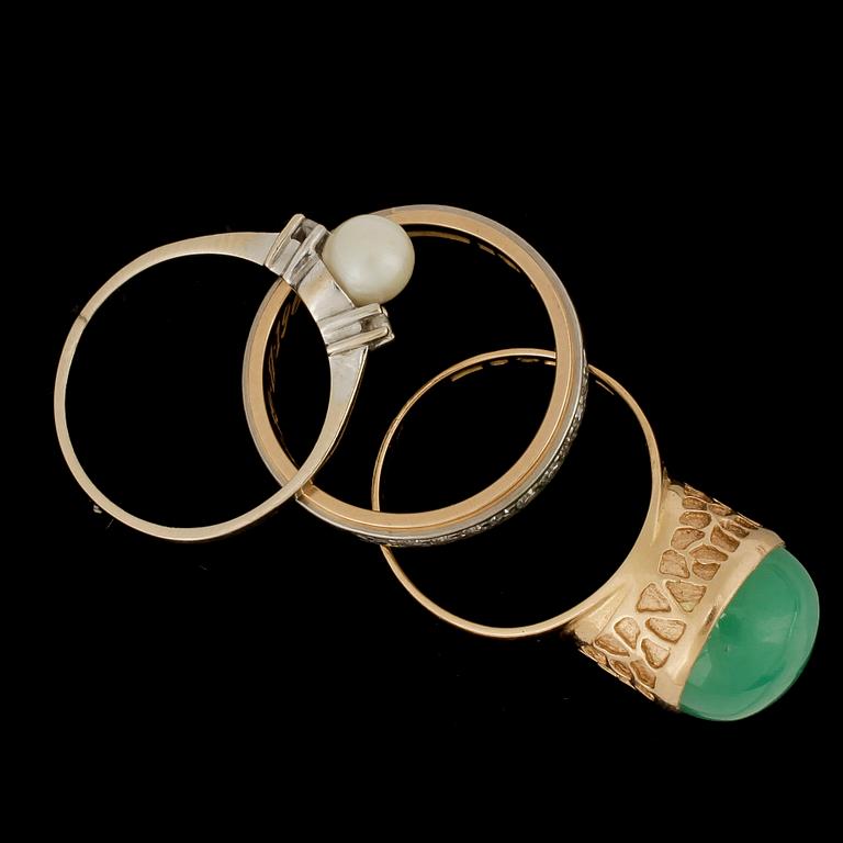 RINGAR, 3 st, guld 18K, två med små diamanter. Tot ca 13 gram.