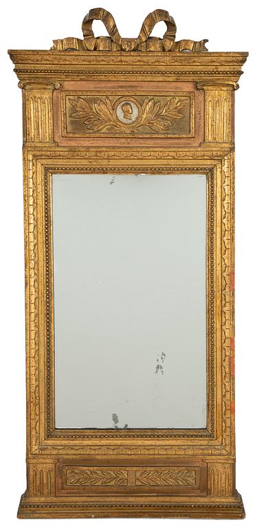 A late Gustavian mirror, around the year 1800.