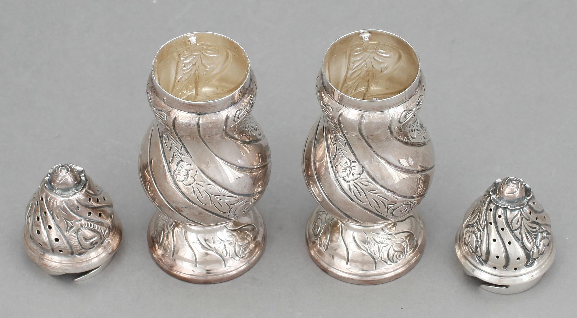 STRÖARE, silver, rokokostil Tyskland, 1900-tal. Totalvikt 86 gram.
