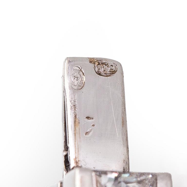 Tennis bracelet, princess cut diamonds c. 19.50 ct in total, 18K white gold.