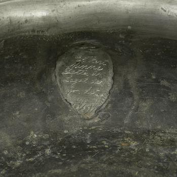 An 18/19th century pewter bowl.