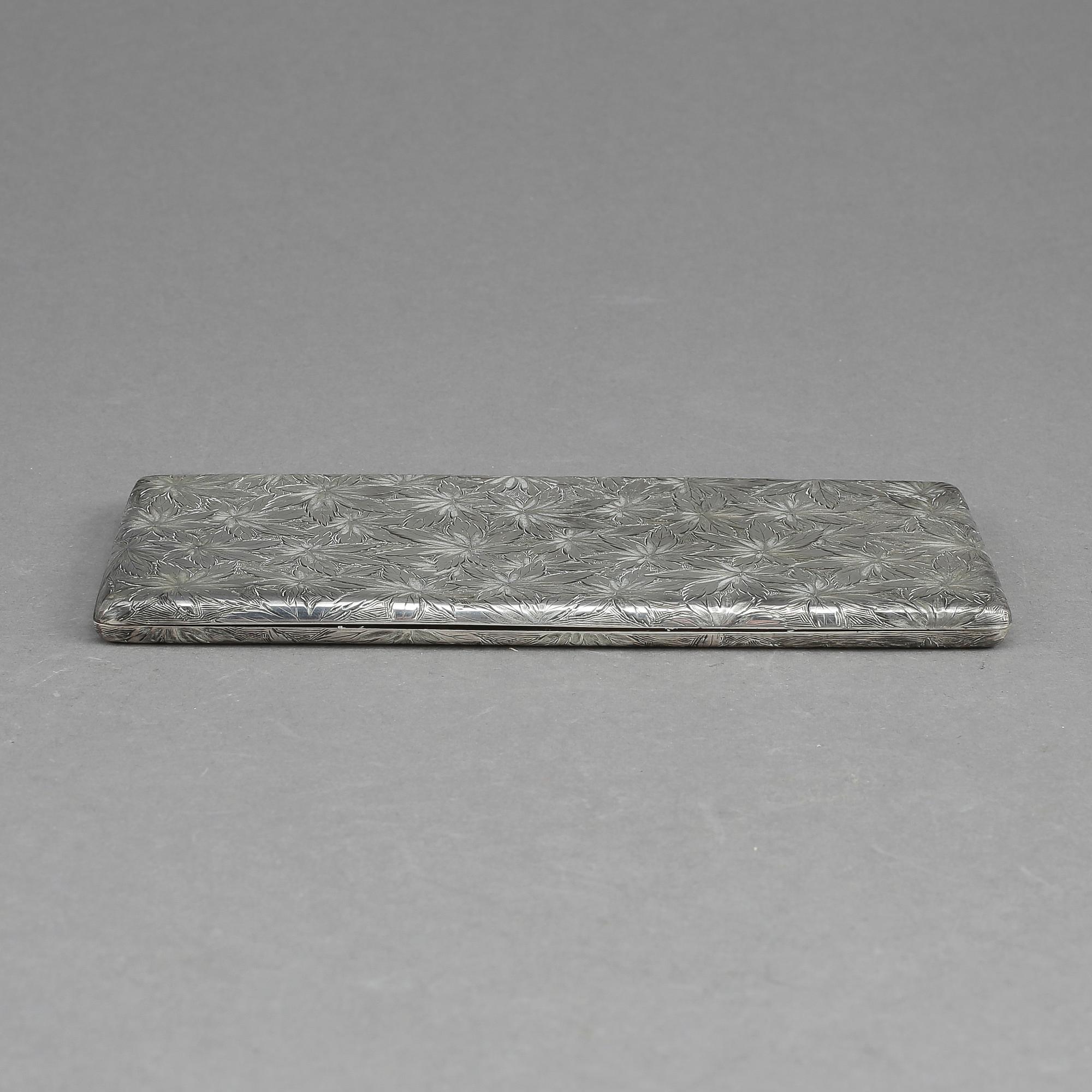 CIGARETTETUI, silver, Japan, 1900-talets första hälft. Vikt 209.