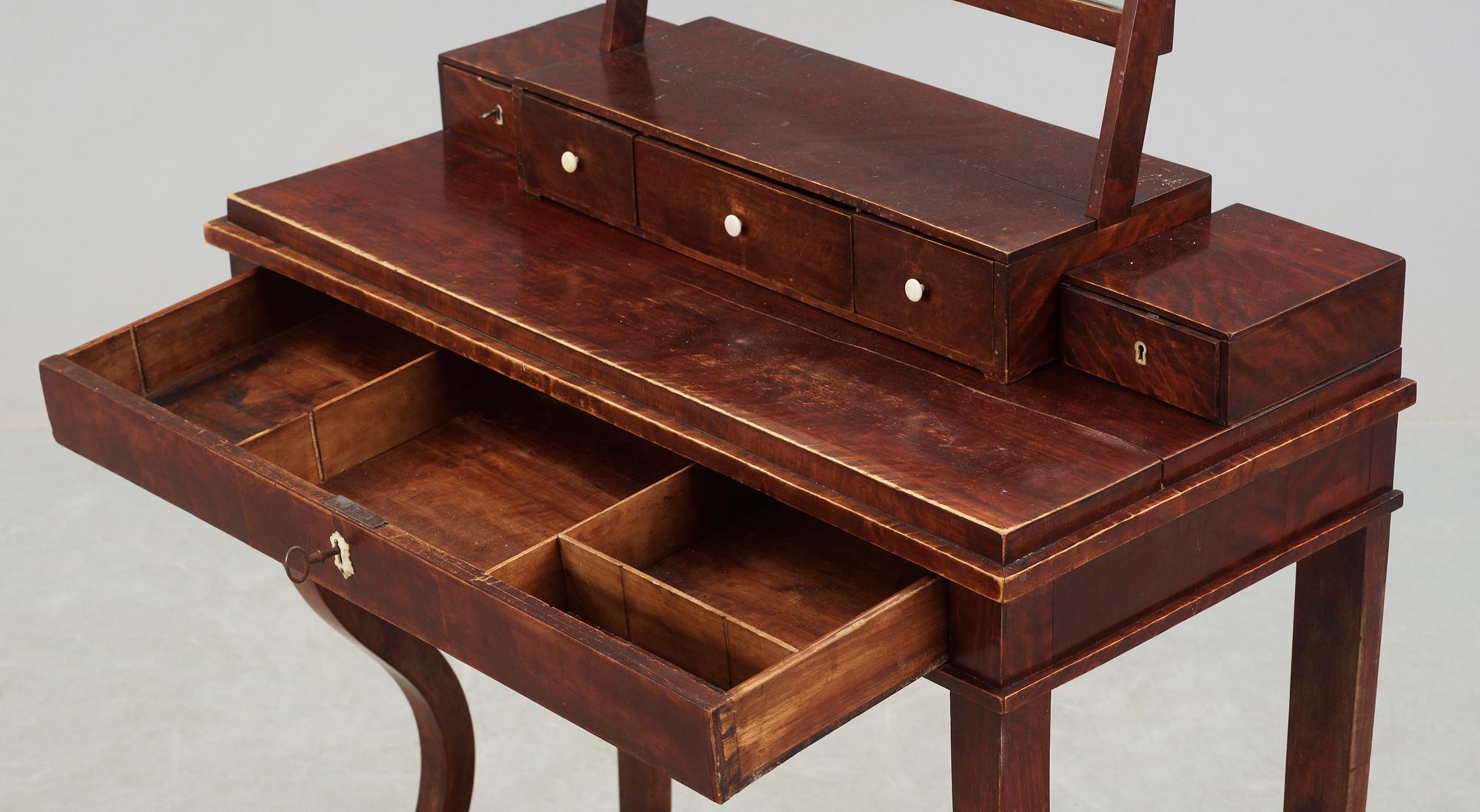 SMINKBORD, Karl Johan, 1800-talets första hälft.