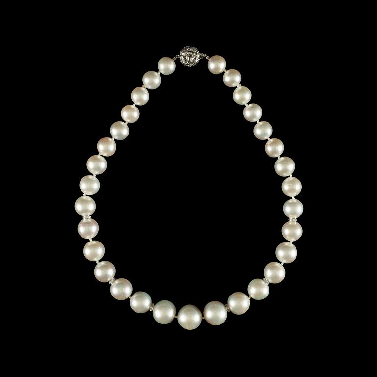A cultured south sea pearl necklace, 18mm, brilliant cut diamonds, app. tot. 1 ct.
