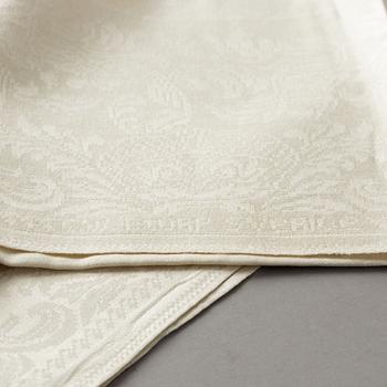 A tablecloth and napkins, 8 pcs., linen damask, "Strödda blommor", signed C.W. T:tORP, SVERIGE.