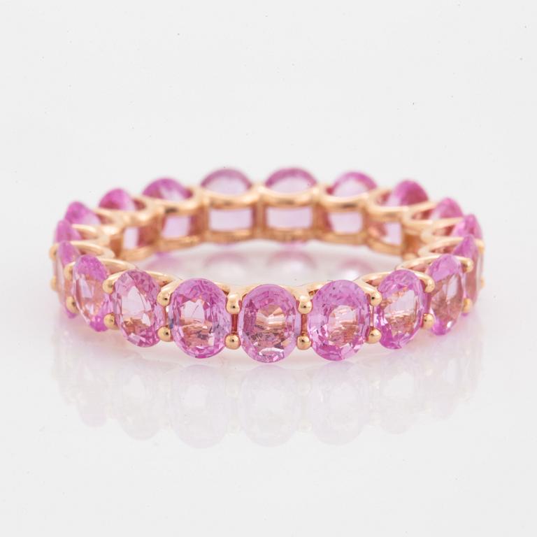 Oval faceted pink sapphire ring.