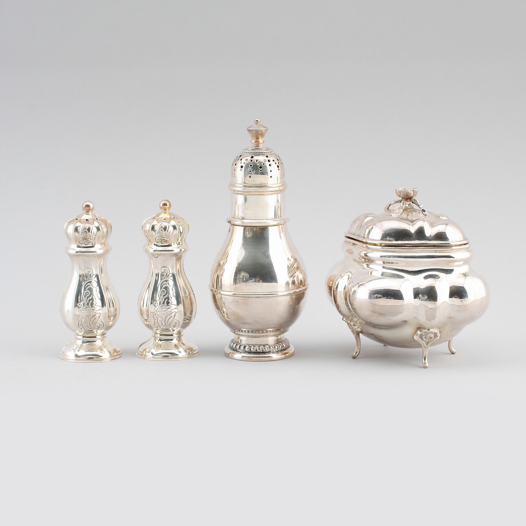 SILVERFÖREMÅL, 4 delar, 1900-talets andra hälft. Total vikt ca 376 g.