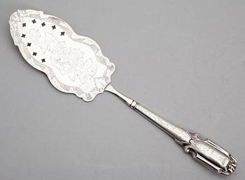 TÅRTSPADE, silver, 1864. Vikt ca 111 gram.