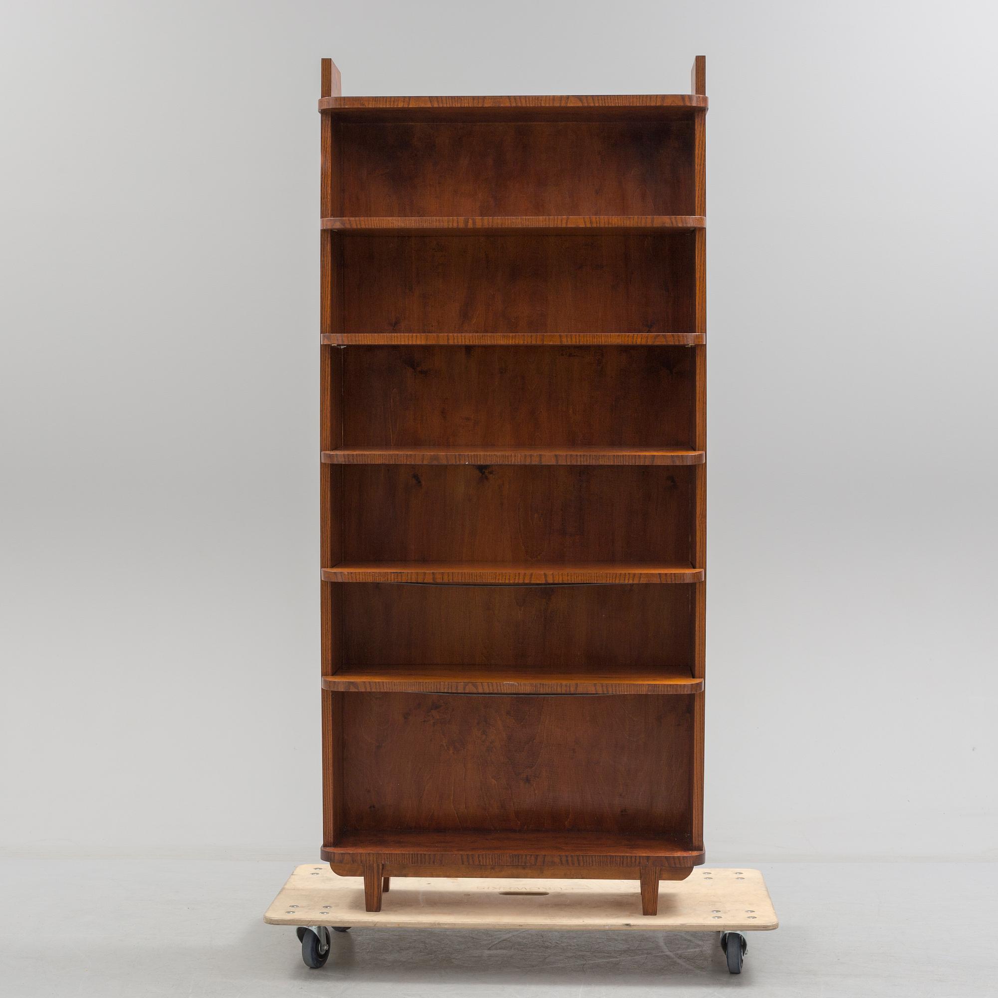 A 1930s/1940s shelf.