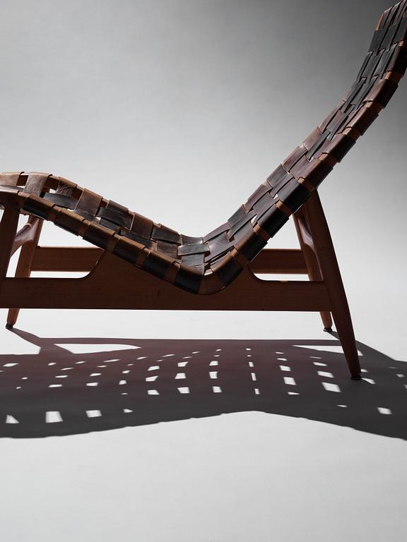 Arne Vodder, a teak chaise longue with black leather straps, Bovirke Denmark 1950's.