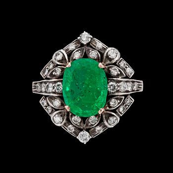 1007. RING, smaragd med briljant- och åttkantslipade diamanter, tot. ca 1 ct..