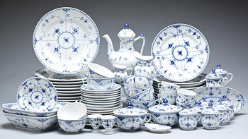 MAT- TE- och KAFFESERVIS, c:a 60 delar, porslin, "Musselmalet", Royal Copenhagen.