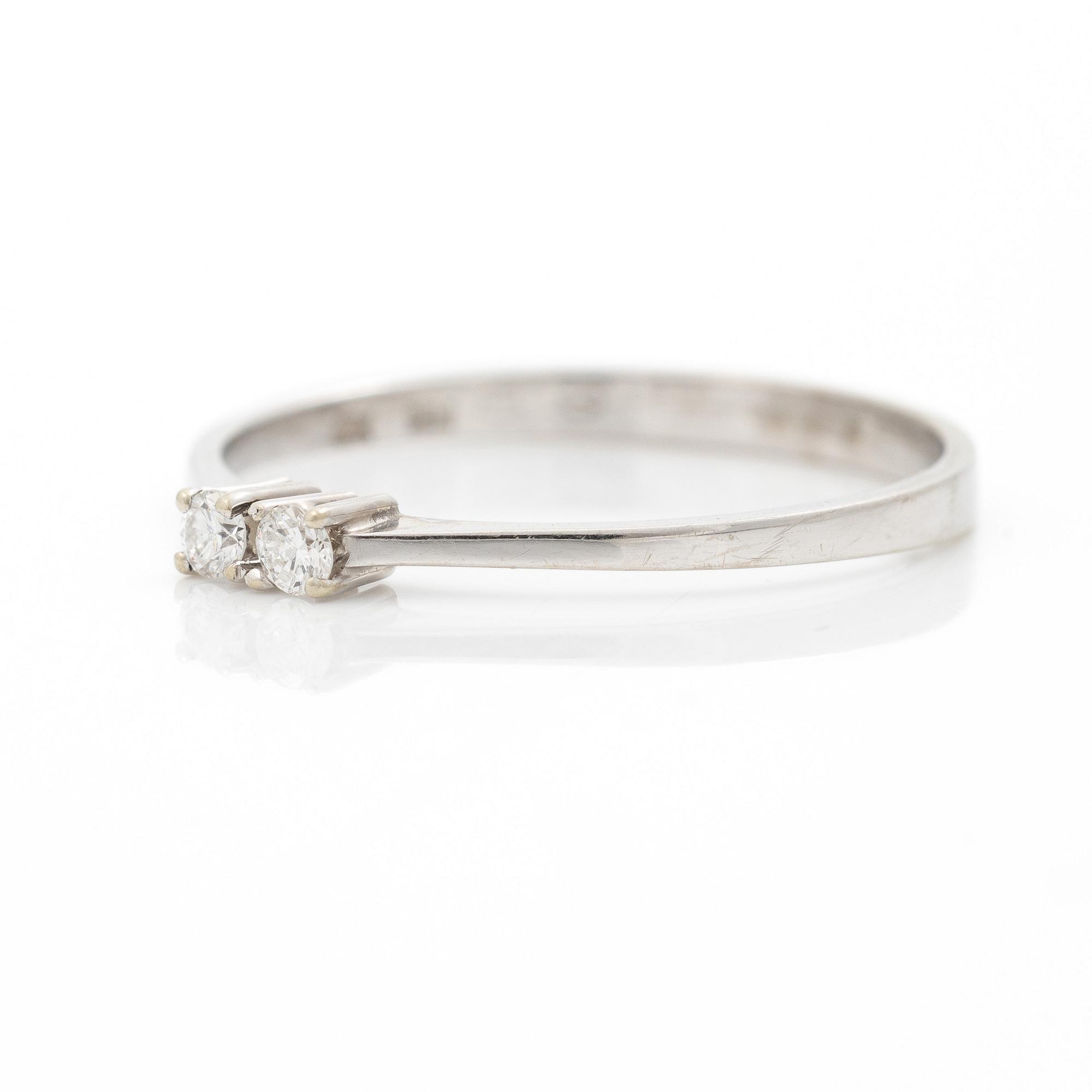 18K white gold ring with two brilliant-cut diamonds.