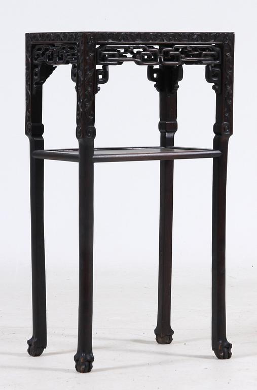 BORD, orientaliskt, 1900-tal.