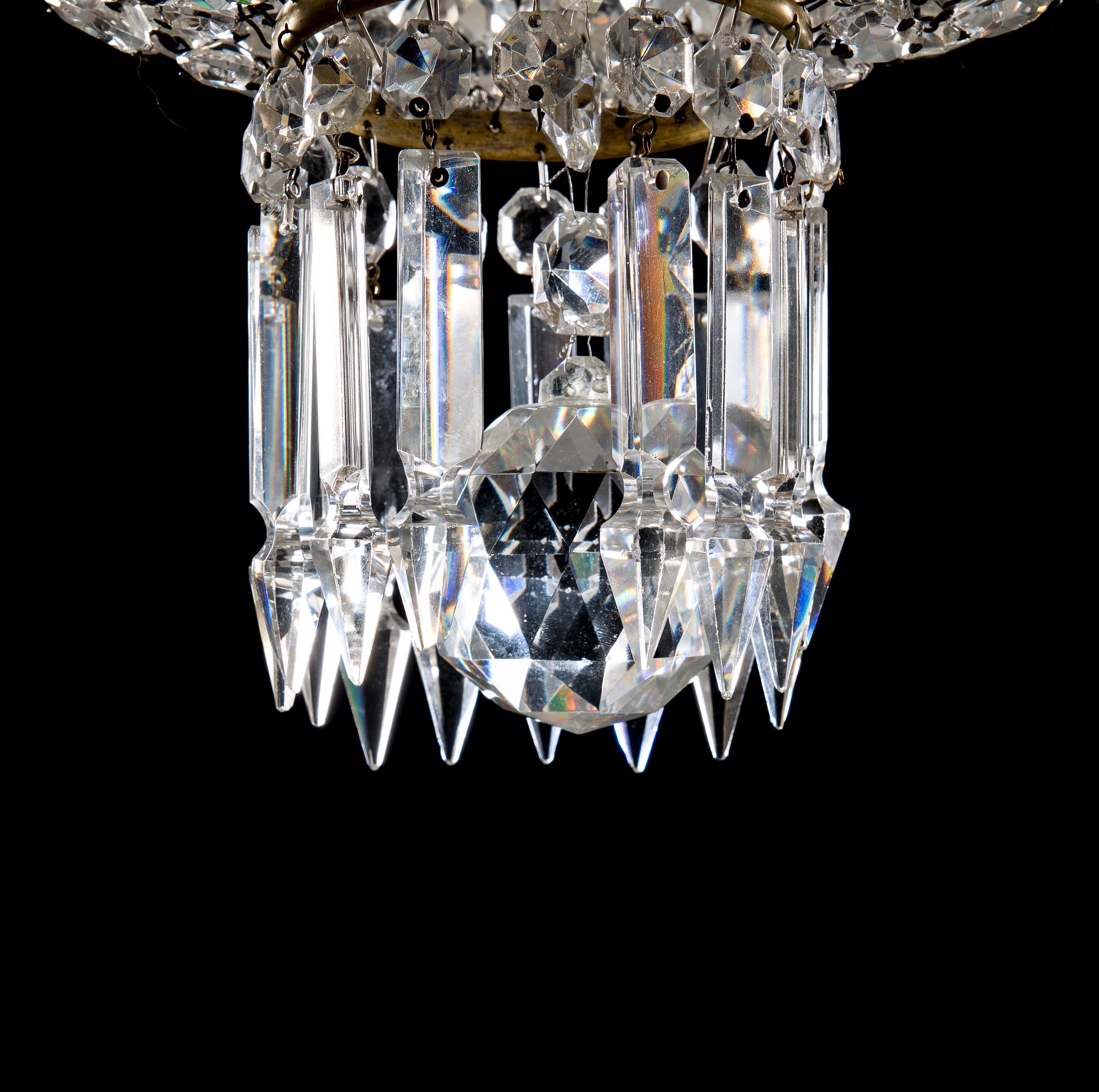 TAKKRONA, oskariansk stil, 1900-talets början. Höjd 101 cm.