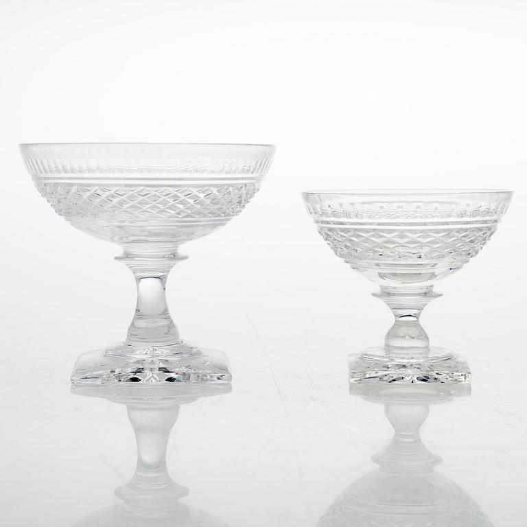 BÅLSKÅL, KARAFF och 87 st GLAS, glas.