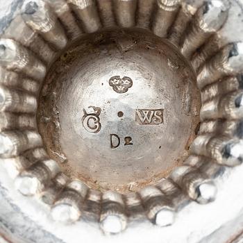 A Swedish 18th century Gustavian silver suger bowl with lid, marks of Wilhelm Smedberg, Karlstad 1786.